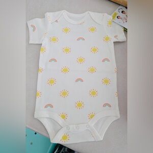 Primary Baby Bodysuit White Short Sleeve Onesie
Sunshine Rainbow Print NWOT 3-6M